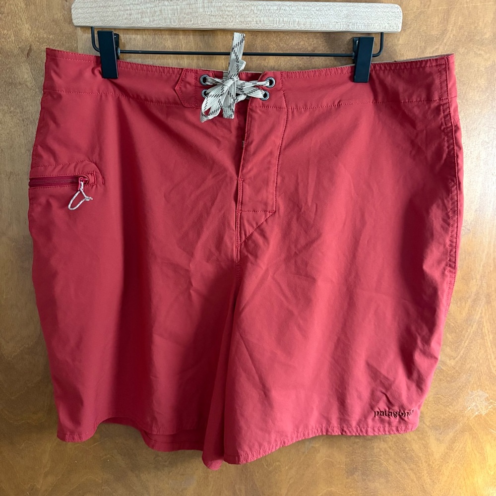 Patagonia Men's Red Solid Stretch Planing Board Shorts 18" UPF 50+ Hiking Swim